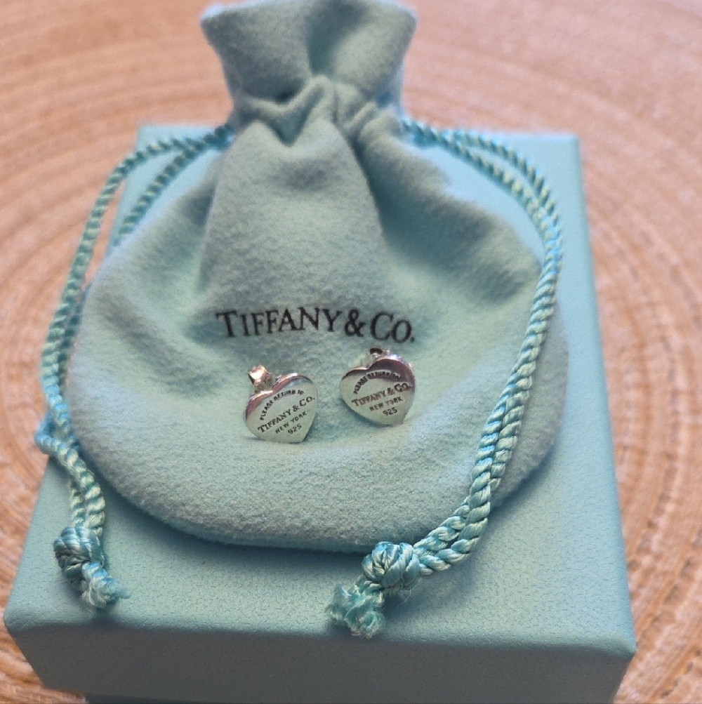 AUTHENTIC!! Tiffany & Co. Silver Heart Studs with Blue Pouch